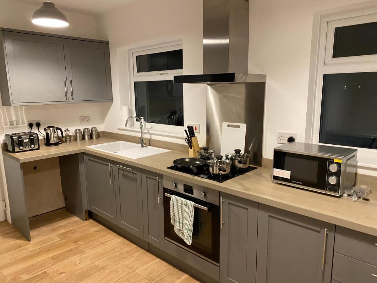 Large House Sleeps 6 - 8 Individuals Fast Broadband With Free Parking Close To Nec Birmingham Airport Contractors For Hs2 And Jlr Welcome Villa Luaran gambar