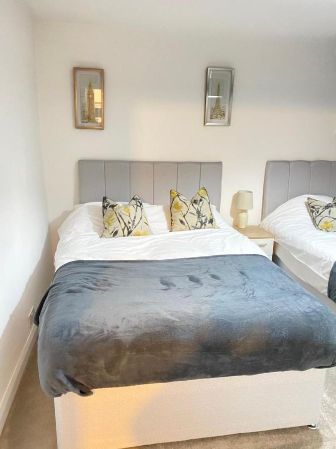 Large House Sleeps 6 - 8 Individuals Fast Broadband With Free Parking Close To Nec Birmingham Airport Contractors For Hs2 And Jlr Welcome Villa Luaran gambar